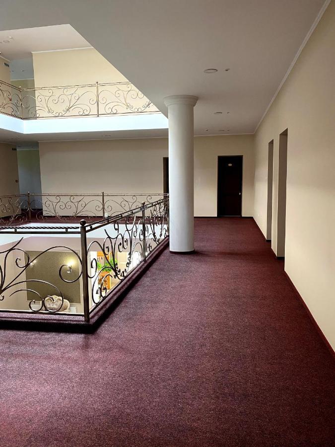 New Continent Hotel Bushtyno Exterior photo